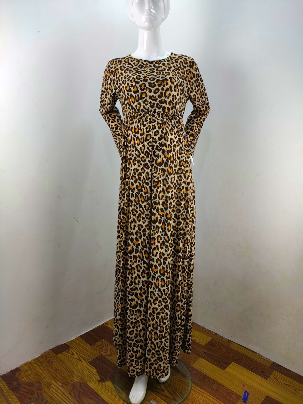 Deep color leopard